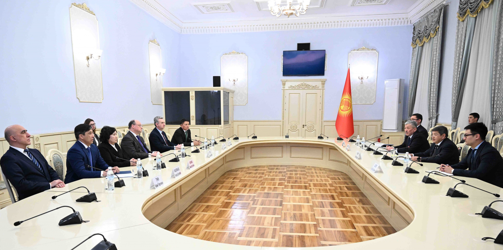 Делегация Суда ЕАЭС в Администрации Президента Кыргызской Республики.jpg